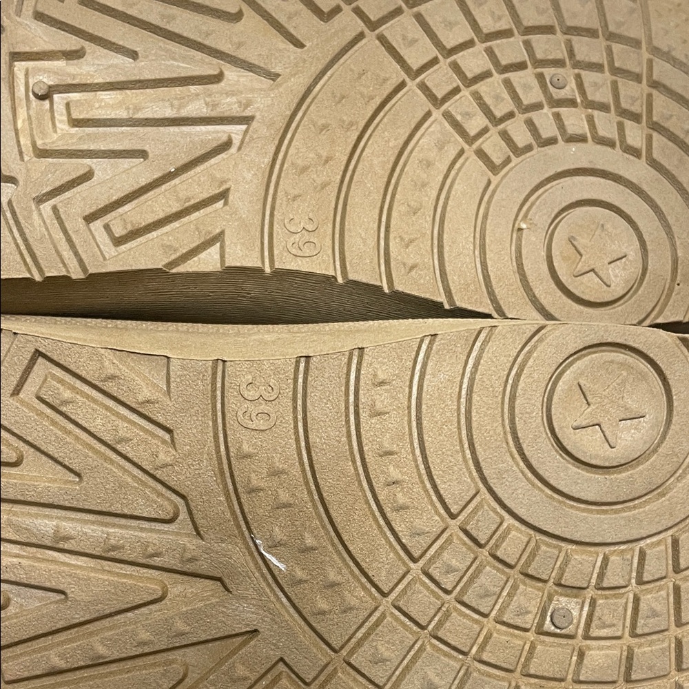 Cozy Tan Slip-On Women's Shoes-NWOT - Picture 12 of 12